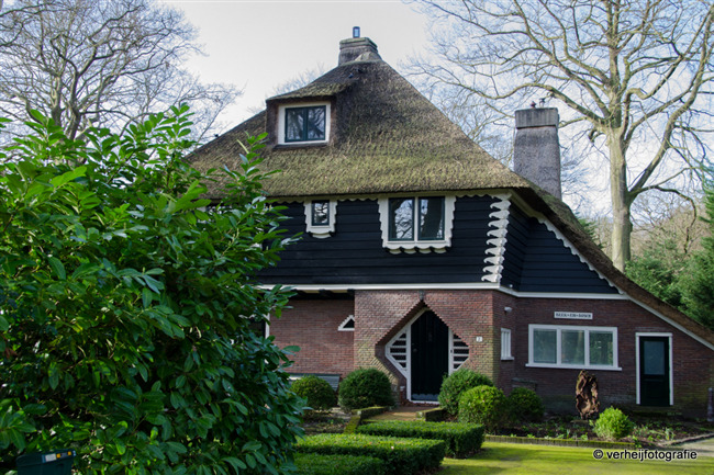 Beek en Bosch, een van de drie door Blaauw ontworpen villa's in Park Meerwijk.
              <br/>
              Annemarieke Verheij, 7 februari 2016